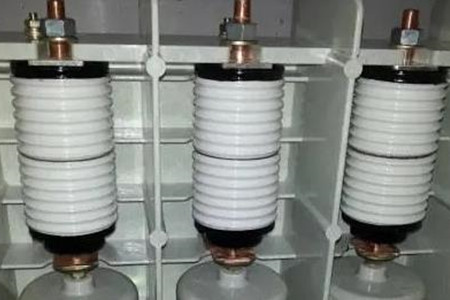 真空开关管产生操作过电压的原因是什么？